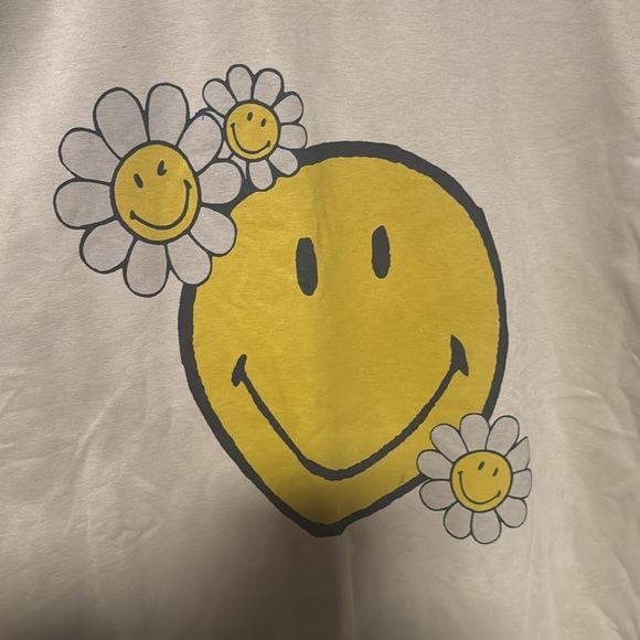NWT Easel Smiley Face Sweatshirt - Picture 3 of 3